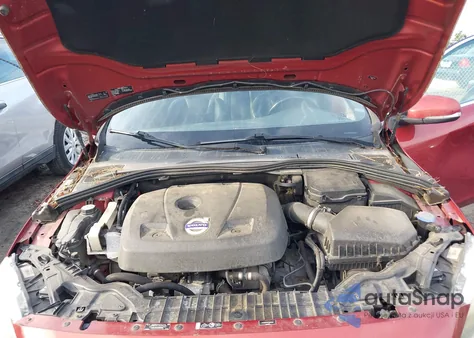 2015 Volvo S60 T5 Platinum z USA, uszkodzony, nr VIN YV140MFM1F2351459